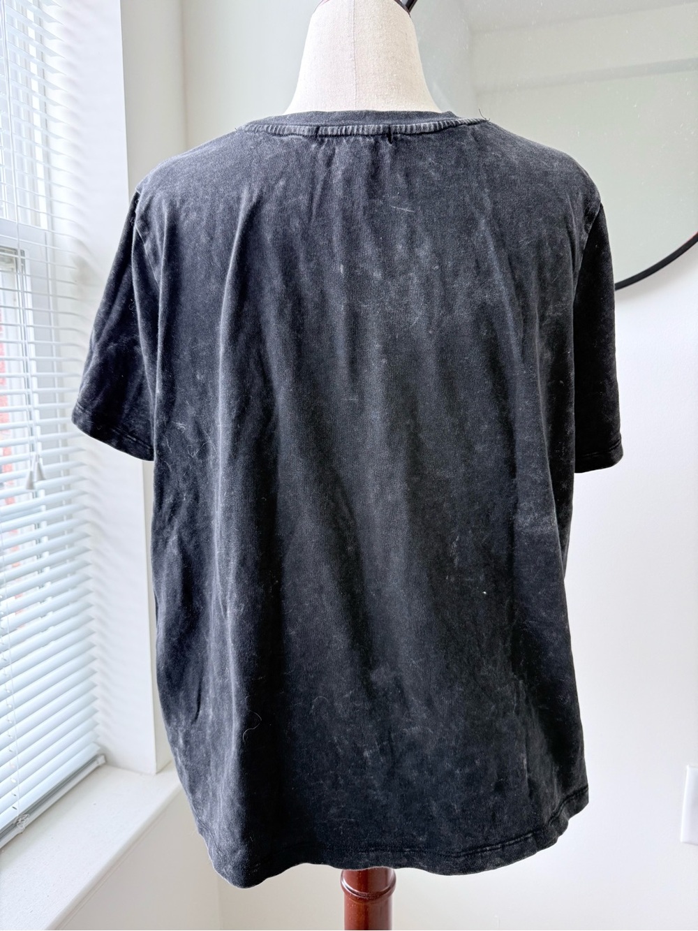 Forever 21 Black Short Sleeve Tee with Pearl 'AMOUR' Detail - Picture 2 of 10
